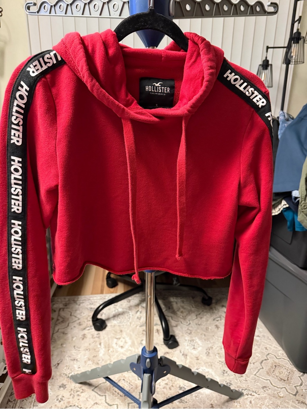New Hollister Women's Red Cropped Hoodie size small